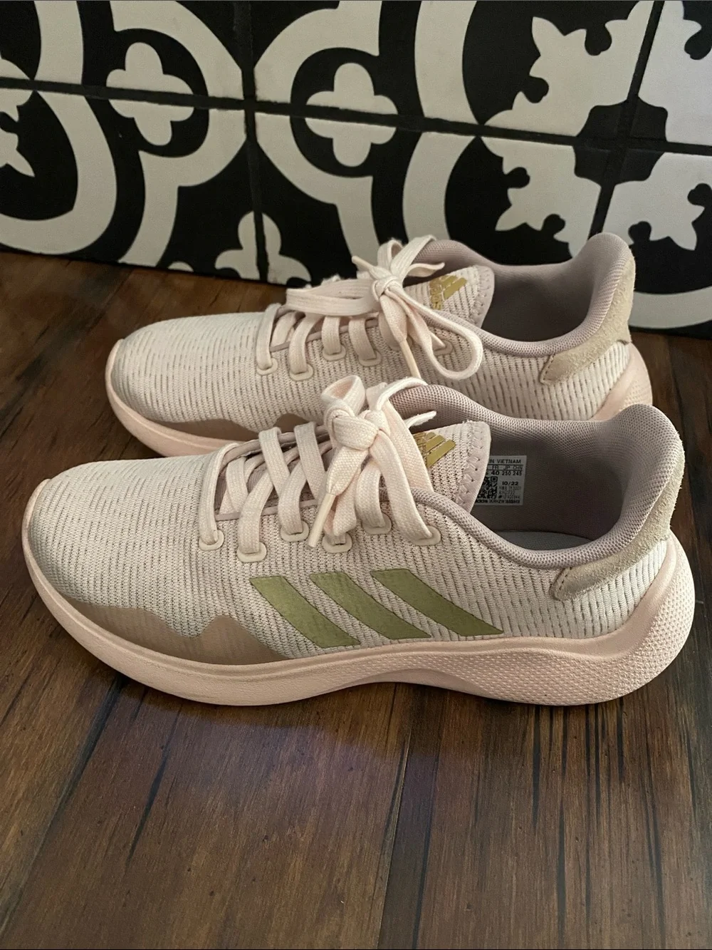 adidas Women’s Light Pink Athletic Sneakers